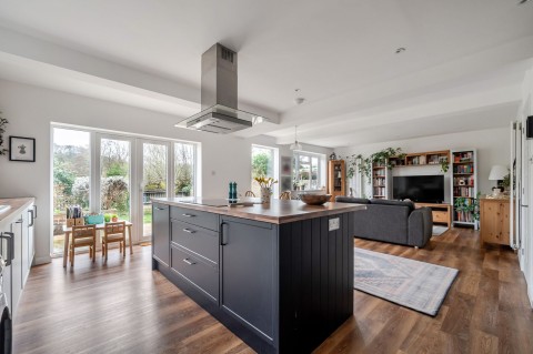 Click the photo for more details of Oak Tree Lane, Haslemere, GU27