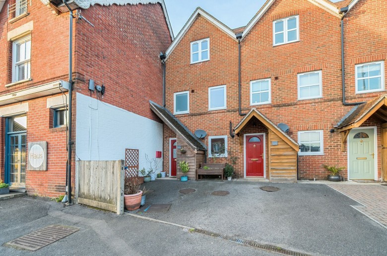 Click the photo for more details of Junction Place, Haslemere, GU27