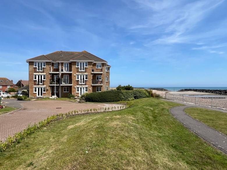 Click the photo for more details of Freya Close, Middleton-On-Sea, PO22