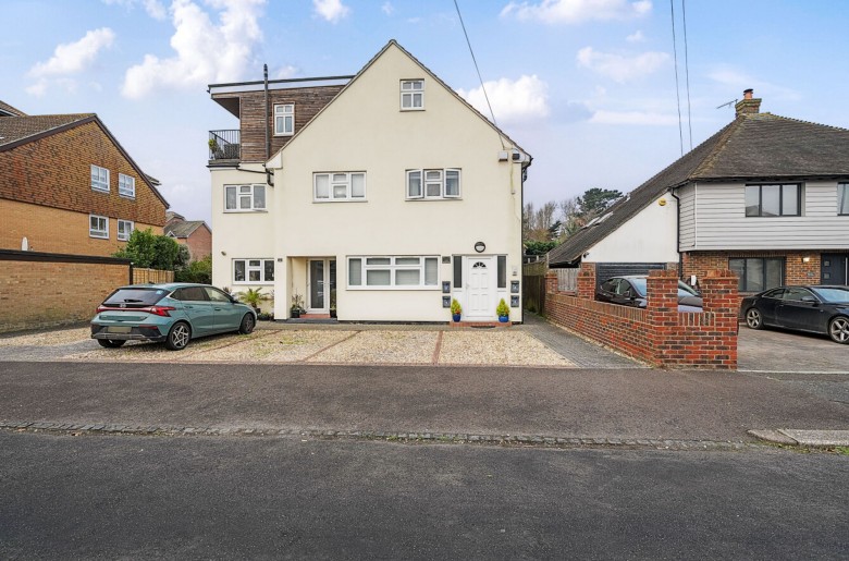 Click the photo for more details of Selsey Avenue, The Pearl, PO21