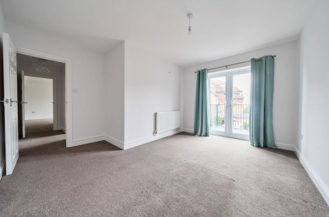 Click the photo for more details of Selsey Avenue, The Pearl, PO21