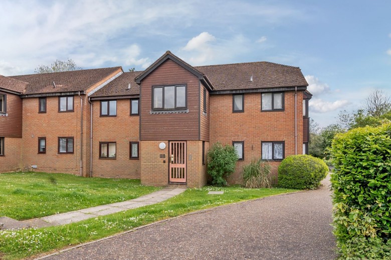 Click the photo for more details of Roman Way, Billingshurst, RH14