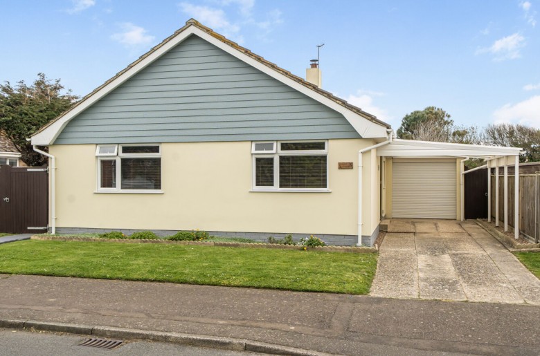 Click the photo for more details of Sandringham Close, Bracklesham Bay, PO20
