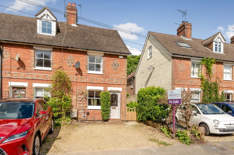 Click the photo for more details of Lion Lane, Haslemere, GU27