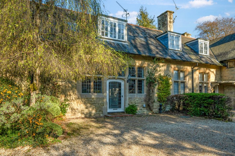 Click the photo for more details of Hollycombe, Liphook, GU30