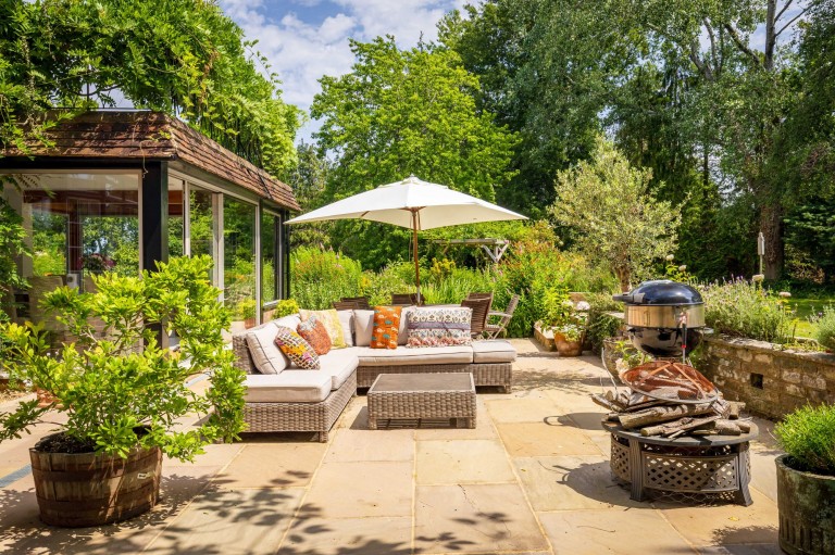 Images for Ballsdown, Chiddingfold, GU8
