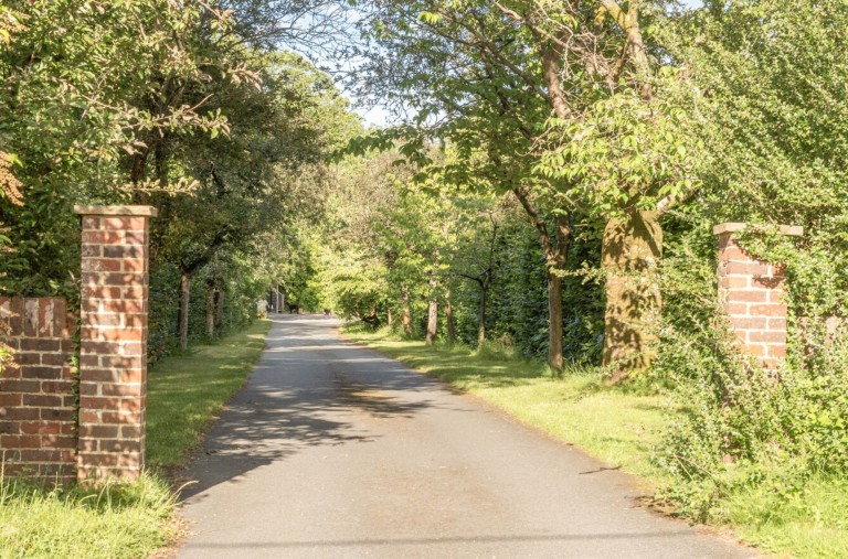 Images for Ballsdown, Chiddingfold, GU8