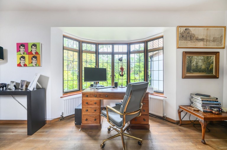 Images for Ballsdown, Chiddingfold, GU8