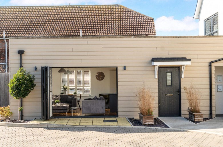 Click the photo for more details of Stocks Lane, East Wittering, PO20