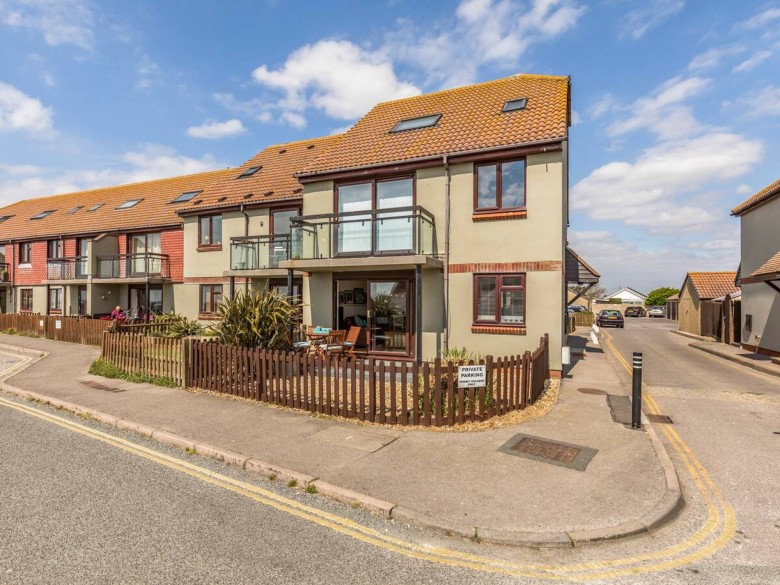 Click the photo for more details of East Bracklesham Drive, Bracklesham Bay, PO20