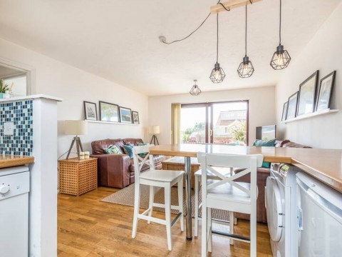 Click the photo for more details of East Bracklesham Drive, Bracklesham Bay, PO20