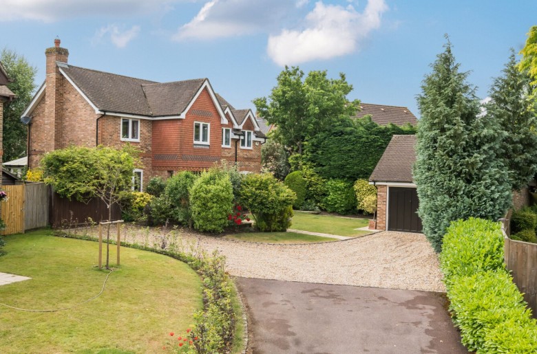 Click the photo for more details of Hoggarth Close, Petersfield, GU31