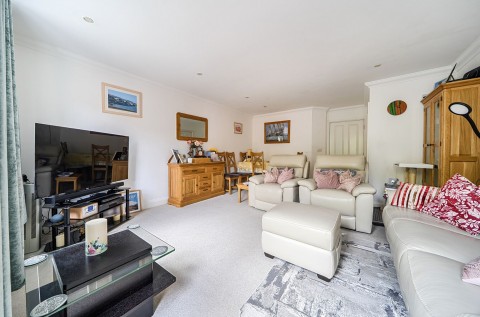 Click the photo for more details of Hunnisett Close, Selsey, PO20