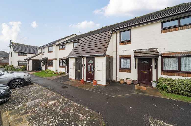 Click the photo for more details of Hillfield Road, Selsey, PO20