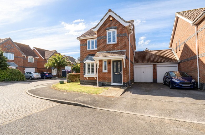 Click the photo for more details of Mixon Close, Selsey, PO20