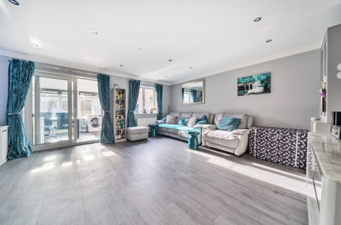 Click the photo for more details of Spinney Close, Selsey, PO20