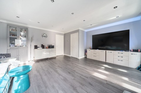 Click the photo for more details of Spinney Close, Selsey, PO20