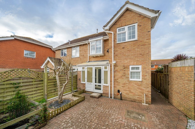 Click the photo for more details of Acorn Close, Selsey, PO20