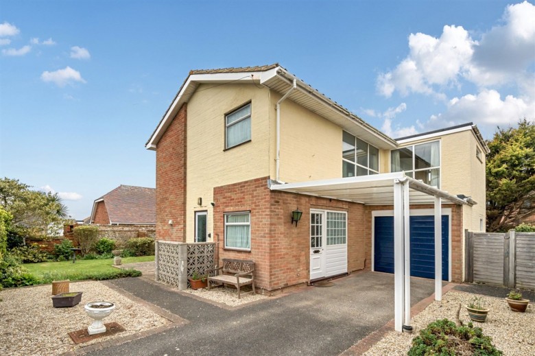 Click the photo for more details of Woodland Road, Selsey, PO20