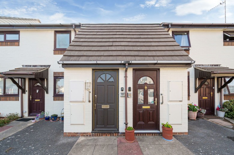 Click the photo for more details of Hillfield Road, Selsey, PO20