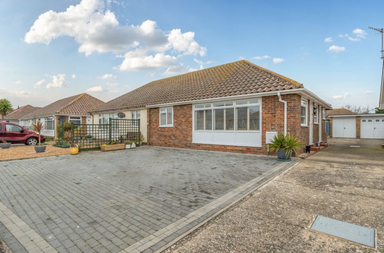 Click the photo for more details of Chichester Way, Selsey, PO20