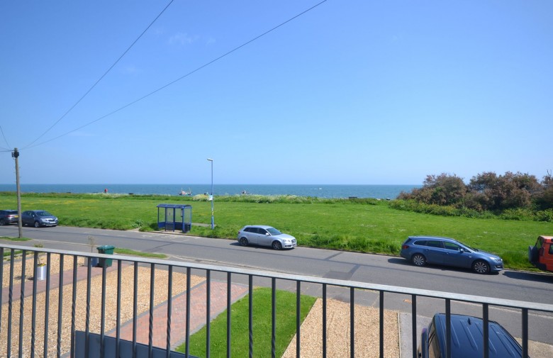 Click the photo for more details of Kingsway, Selsey, PO20