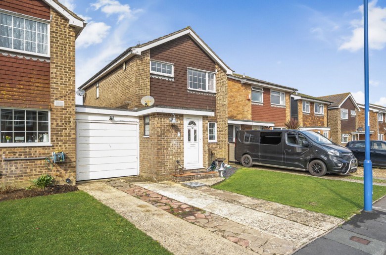 Click the photo for more details of Gainsborough Drive, Selsey, PO20