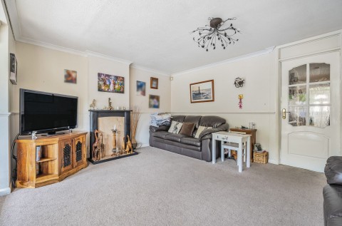 Click the photo for more details of Gainsborough Drive, Selsey, PO20