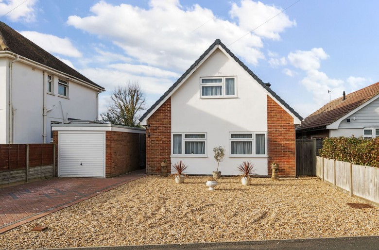 Click the photo for more details of Southdean Drive, Middleton-On-Sea, PO22