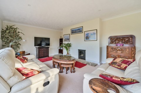 Click the photo for more details of Southdean Drive, Middleton-On-Sea, PO22