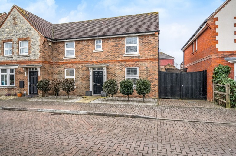 Click the photo for more details of Blackthorn Avenue, Felpham, PO22