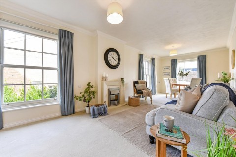 Click the photo for more details of The Hornet, Chichester, PO19