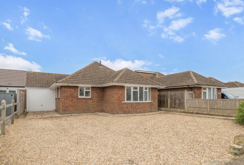 Click the photo for more details of Lane End Road, Middleton On Sea, PO22