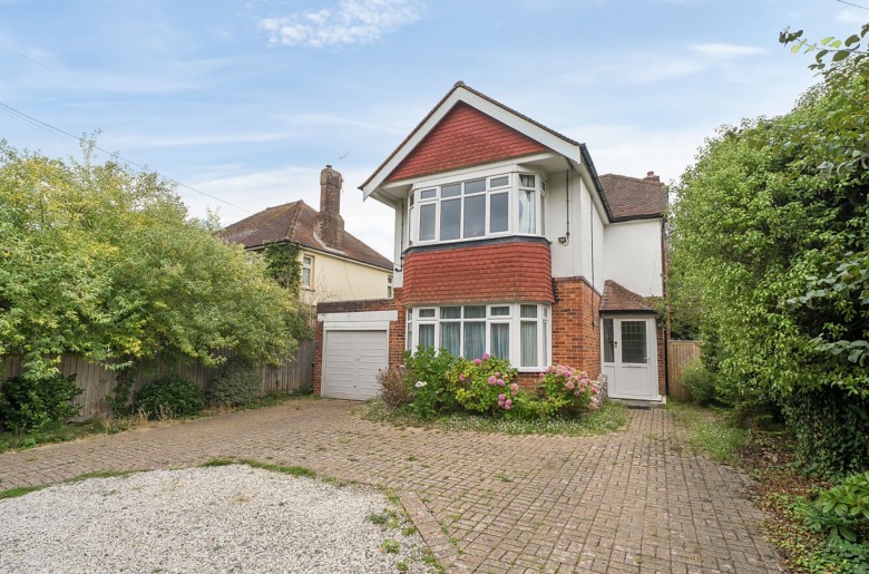 Click the photo for more details of Hawthorn Road, Bognor Regis, PO21