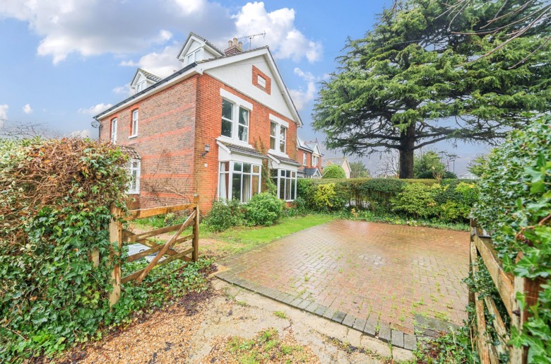 Click the photo for more details of Stein Road, Emsworth, PO10