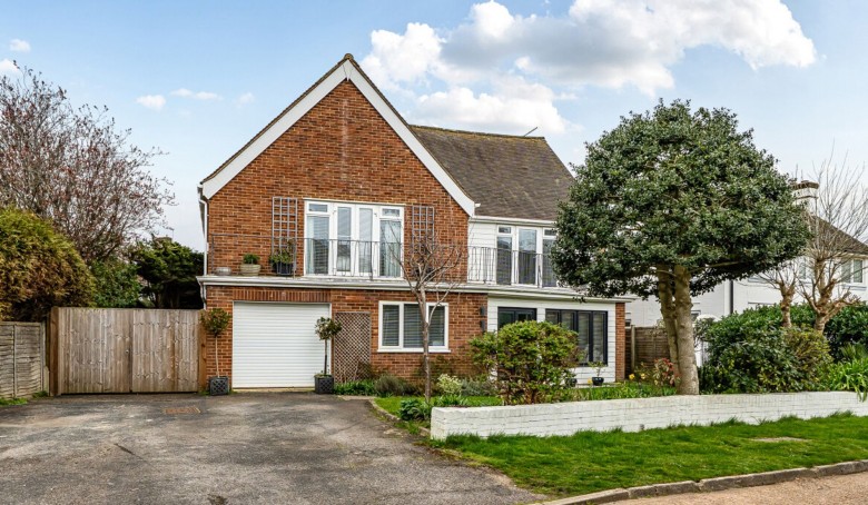 Click the photo for more details of Wychwood Walk, Craigweil, PO21