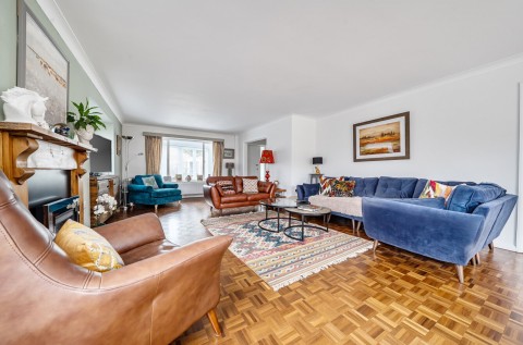 Click the photo for more details of Wychwood Walk, Craigweil, PO21