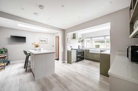 Click the photo for more details of Wychwood Walk, Craigweil, PO21