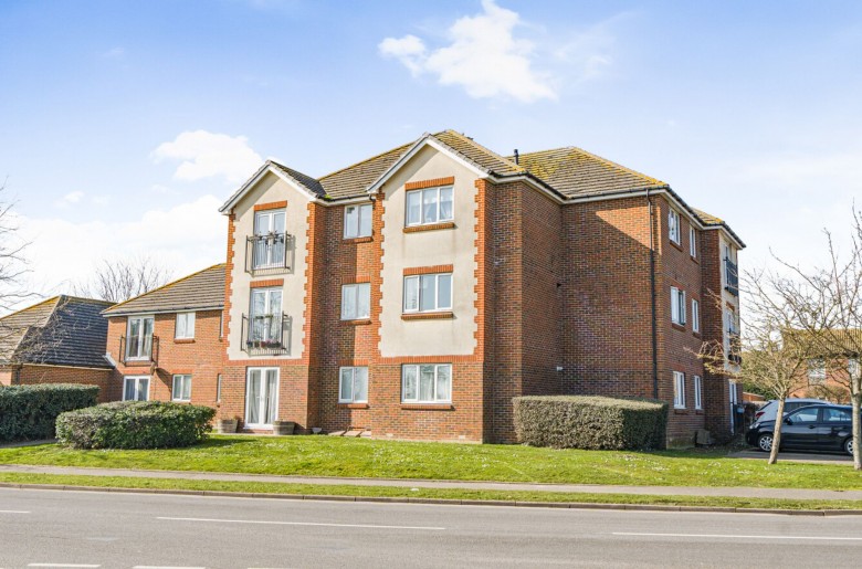 Click the photo for more details of Manor Road, Selsey, PO20