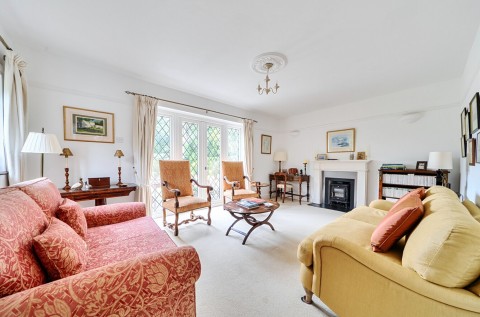 Click the photo for more details of 1 Fernhurst Gardens, Aldwick, PO21