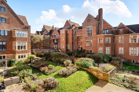 Click the photo for more details of Kings Drive, Midhurst, GU29