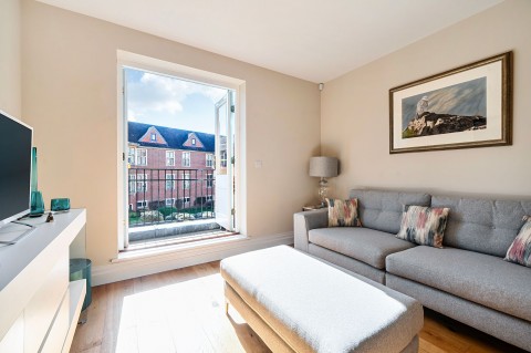 Click the photo for more details of Kings Drive, Midhurst, GU29