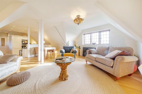 Click the photo for more details of Kings Drive, Midhurst, GU29