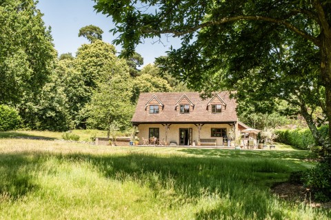 Click the photo for more details of Kings Drive, Midhurst, GU29