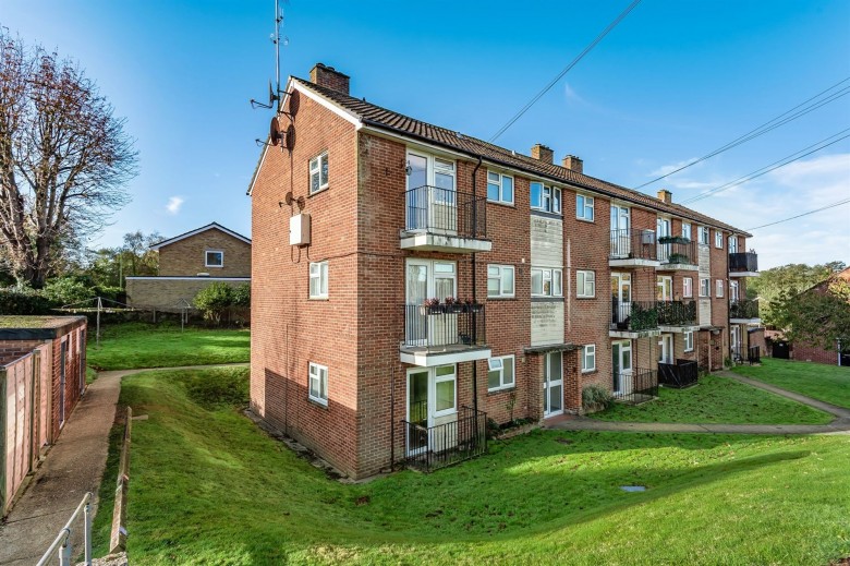 Click the photo for more details of New Road, Midhurst, GU29