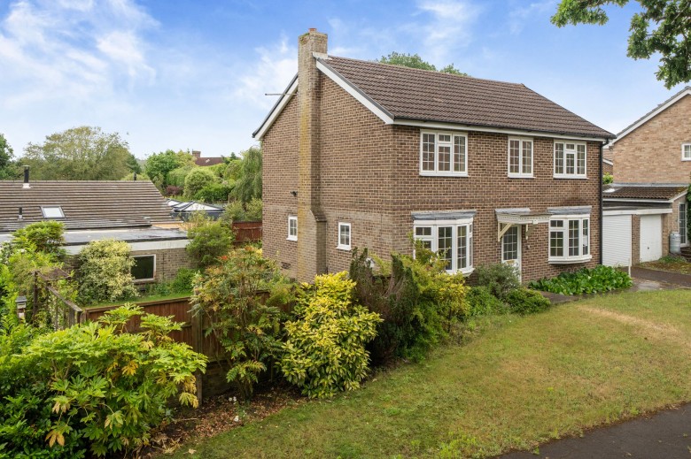 Click the photo for more details of Guillards Oak, Midhurst, GU29