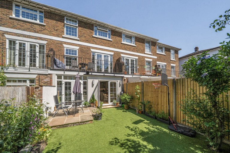 Images for Heathfield Close, Midhurst, GU29