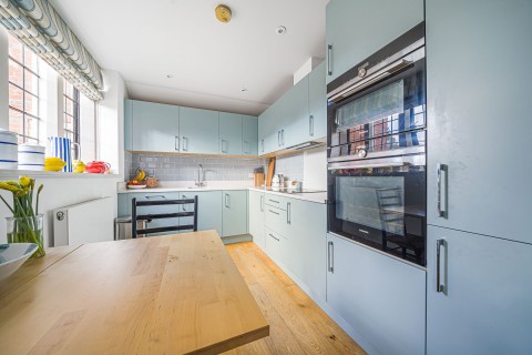 Click the photo for more details of Kings Drive, Midhurst, GU29