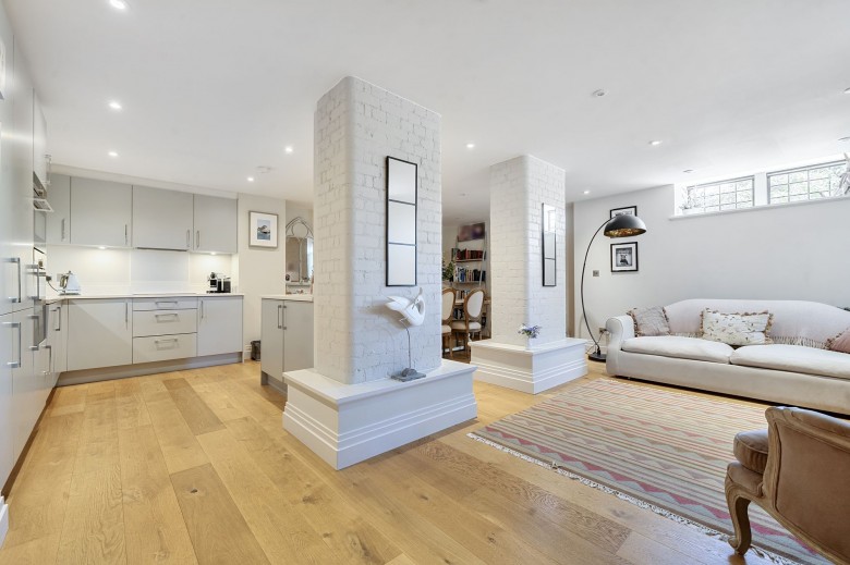 Click the photo for more details of Kings Drive, Midhurst, GU29