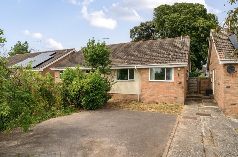 Click the photo for more details of Ivy Close, Westergate, PO20